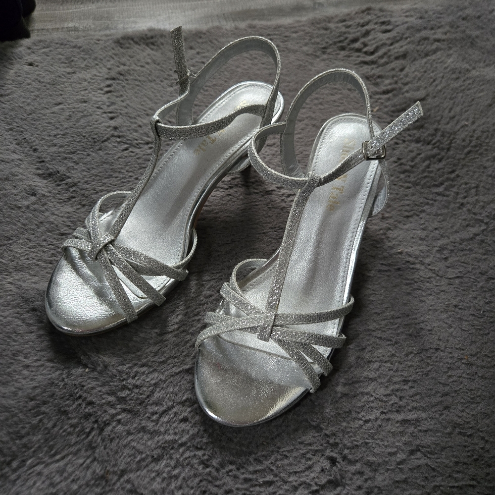 Elegant Silver Heels with Twisted Front Strap